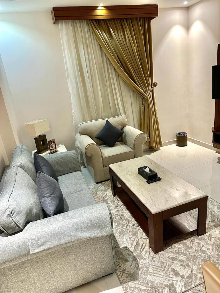 Sas Al Olaya Hotel Suites Эль-Хубар Экстерьер фото